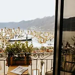 Vista Lakefront Boutique