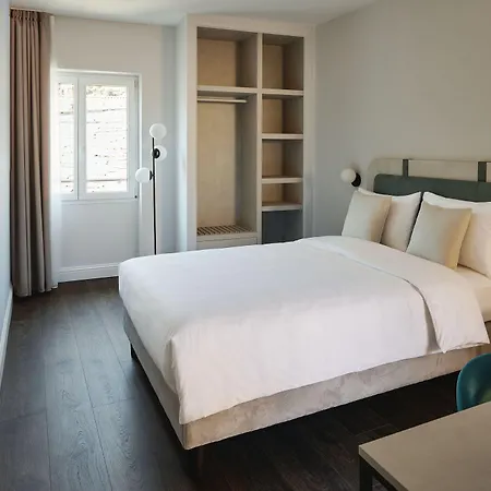 Vista Lakefront Boutique Hotell