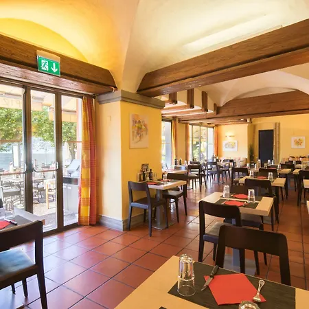 מלון Vista Lakefront Boutique 3*