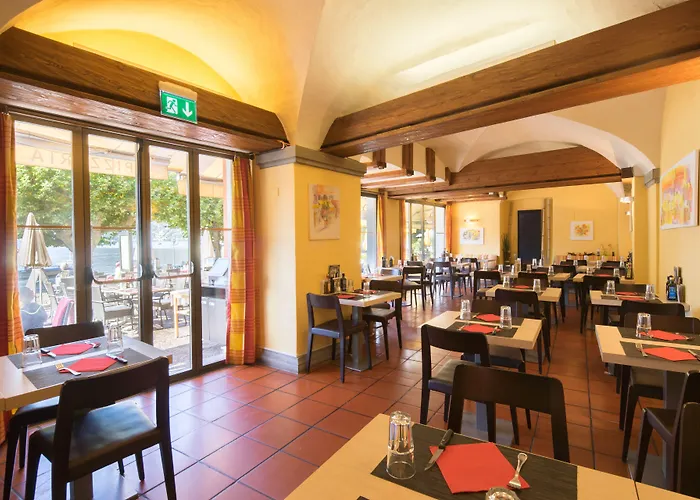 Vista Lakefront Boutique Hotel