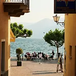 فندق Vista Lakefront Boutique 3*