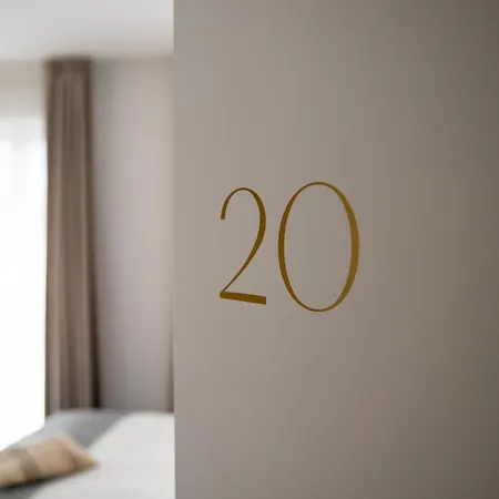 Vista Lakefront Boutique Hotel