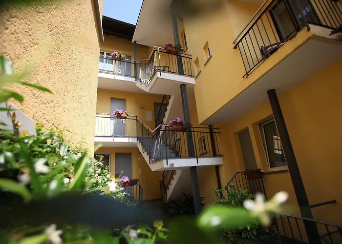 ホテル Vista Lakefront Boutique アスコナ