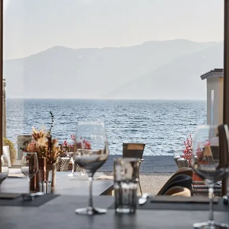 Vista Lakefront Boutique