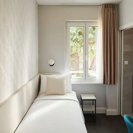 Vista Lakefront Boutique Hotel