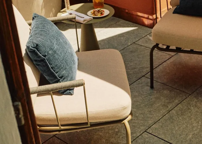 Vista Lakefront Boutique